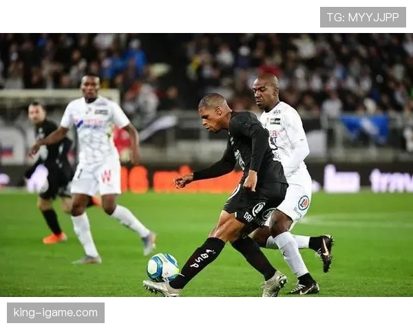 图卢兹中场调度灵活，新赛季战术升级表现亮眼