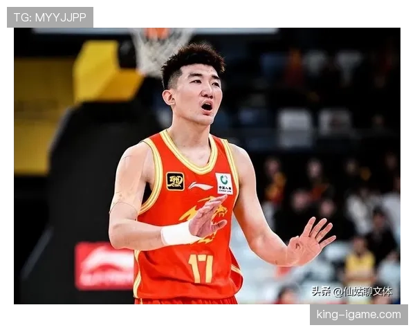 孙铭徽训练室外居然不是豪车堆满 而是三轮车旁边吃泡面？